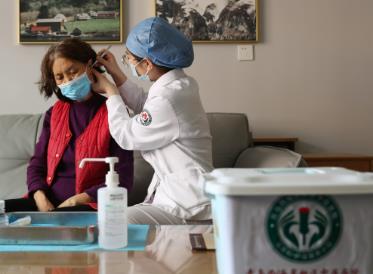 “網(wǎng)約護士”興起 新服務能否滿足群眾需求？