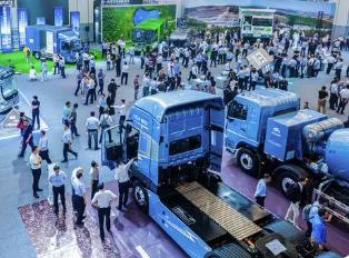 碳排放大戶迎來大限？新能源重卡開打“續(xù)航戰(zhàn)”