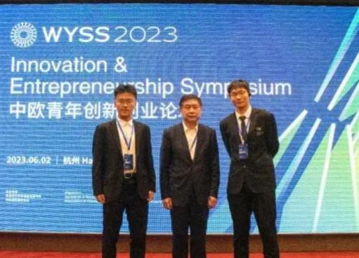 中量大學生孵化AI項目 打造智能干冰機器人