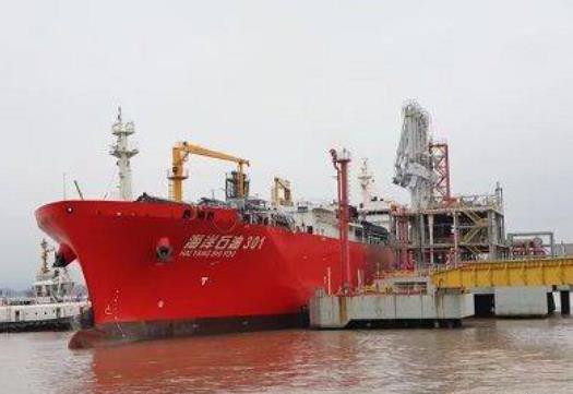 全球最大液化天然氣運(yùn)輸加注船停靠寧波舟山港完成裝載