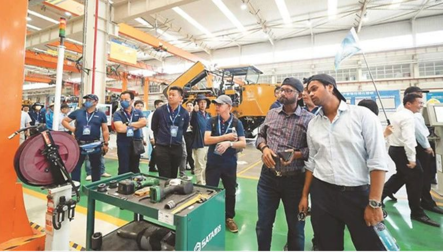 江蘇徐工：沿著“一帶一路”，大國(guó)重器賣(mài)全球