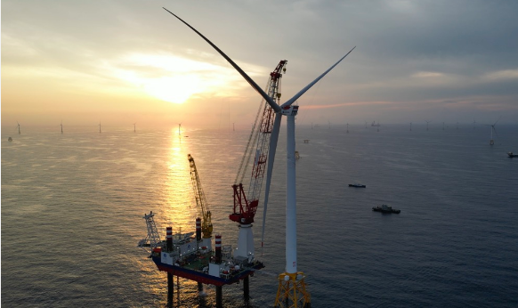 中國能建勘察設(shè)計的國內(nèi)首臺12兆瓦海上風電機組安裝成功
