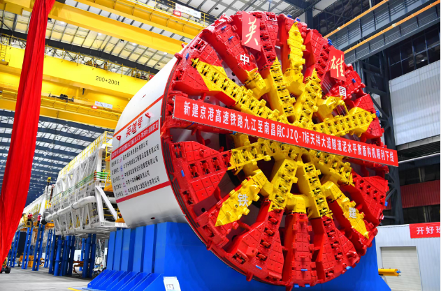我國(guó)高鐵最大直徑盾構(gòu)機(jī)“英雄號(hào)”下線