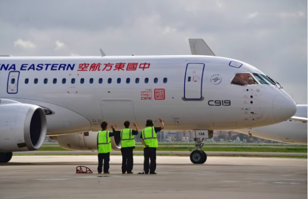 東航C919大型客機(jī)首次“雙機(jī)運(yùn)營”滬蓉快線