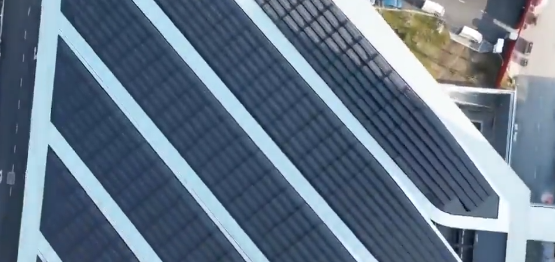 全國(guó)最大、上海首個(gè)超低能耗公建項(xiàng)目臨港中心BIPV電站并網(wǎng)發(fā)電