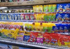 兒童奶酪棒“卷”向嬰兒、女性