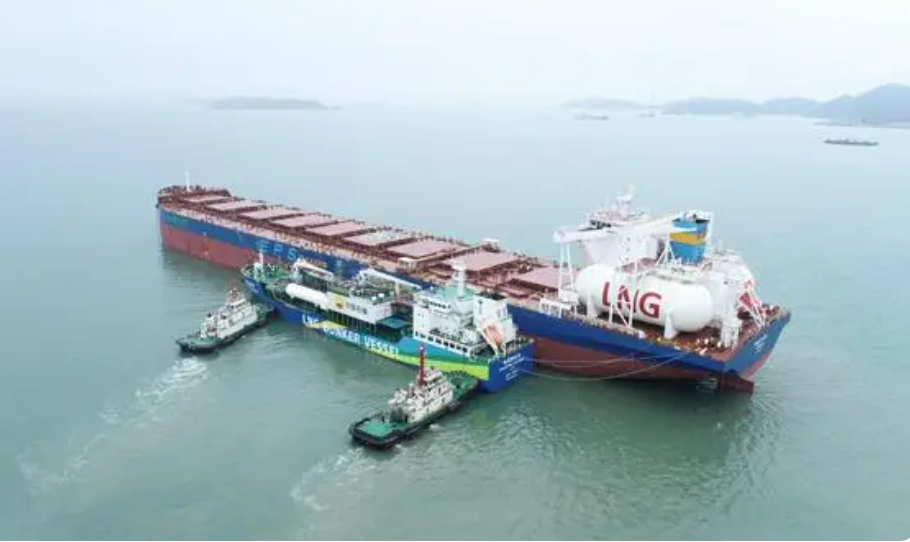 我國(guó)完成首單散貨船海上液化天然氣加注 實(shí)現(xiàn)“雙突破”