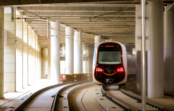 福建首條全自動(dòng)無(wú)人駕駛地鐵開通運(yùn)營(yíng)