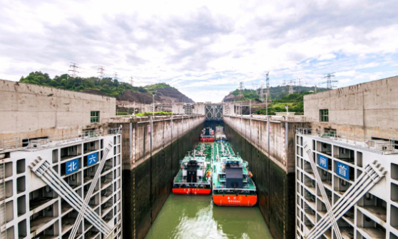 突破1500萬噸！三峽船閘單月貨運(yùn)量再創(chuàng)歷史新高