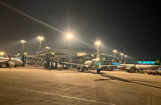 智能減排！國內(nèi)首個高桿燈航班聯(lián)動調(diào)光系統(tǒng)在廣州白云機(jī)場正式投入運行