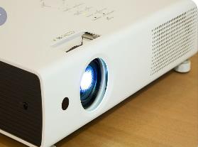 投影機(jī)市場(chǎng)回暖，中國(guó)投影機(jī)品牌全球占比超70%