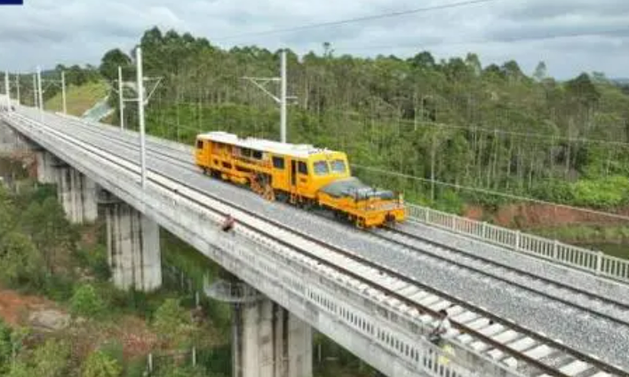 防東鐵路全線鋪軌完成