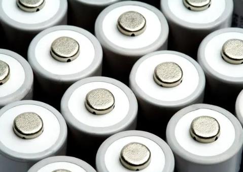 行業(yè)龍頭加碼布局 推動(dòng)大圓柱電池進(jìn)入量產(chǎn)階段