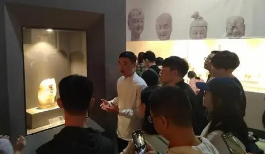 中國(guó)各地博物館“加班加點(diǎn)”假日迎客