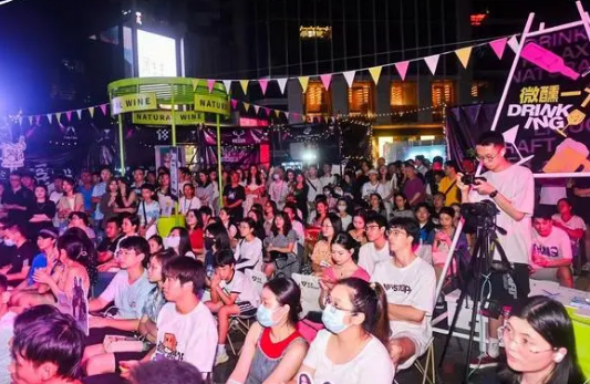 “雙節(jié)”假日經(jīng)濟(jì)熱 消費(fèi)市場活力十足