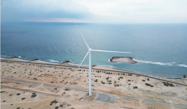中國(guó)電建承建的阿聯(lián)酋首個(gè)風(fēng)電項(xiàng)目投入運(yùn)營(yíng)