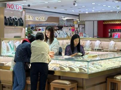 年輕消費(fèi)者愛(ài)上珍珠 個(gè)性化定制化飾品“吃香”