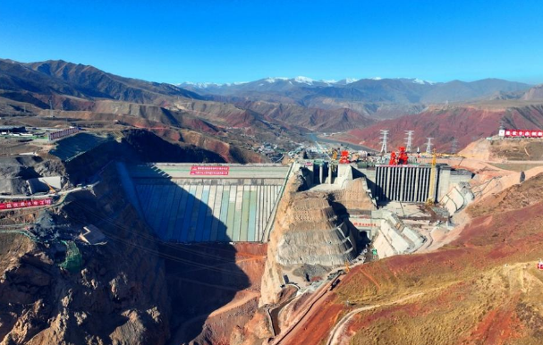 國家重點(diǎn)能源項(xiàng)目青?，敔枔跛娬鞠麻l蓄水