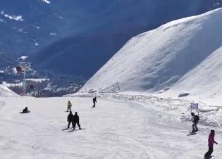 “冷”冰雪帶來“熱”經(jīng)濟 餐飲住宿人氣旺 滑雪裝備等銷售火爆