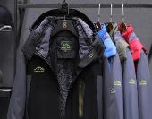 沖鋒衣熱銷 技術(shù)創(chuàng)新滿足多元消費需求