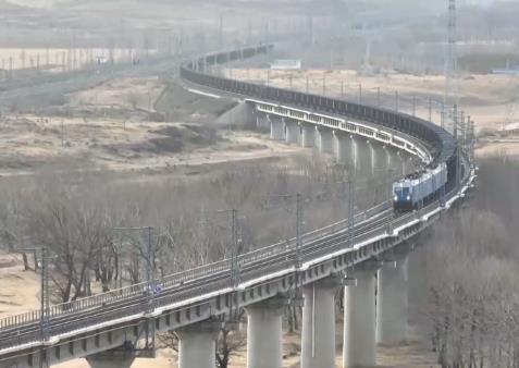 二維碼定位、機(jī)器人除塵 科技助力萬噸電煤列車安全運(yùn)行