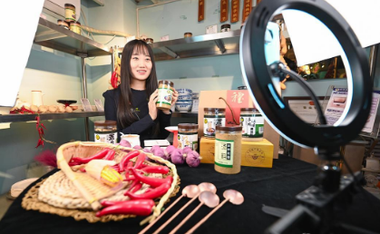 網(wǎng)絡(luò)零售市場(chǎng)穩(wěn)步增長 國貨依托電商直播走出國門