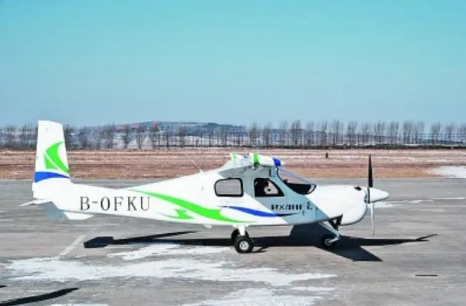 世界首款四座氫內(nèi)燃飛機原型機成功首飛