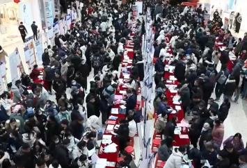 就業(yè)市場人氣“熱” 映射中國經(jīng)濟暖意“濃”