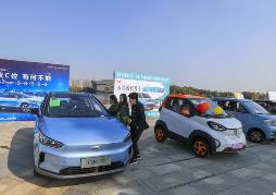 新能源汽車下鄉(xiāng)交靚麗成績(jī)單，充電基礎(chǔ)設(shè)施持續(xù)下沉