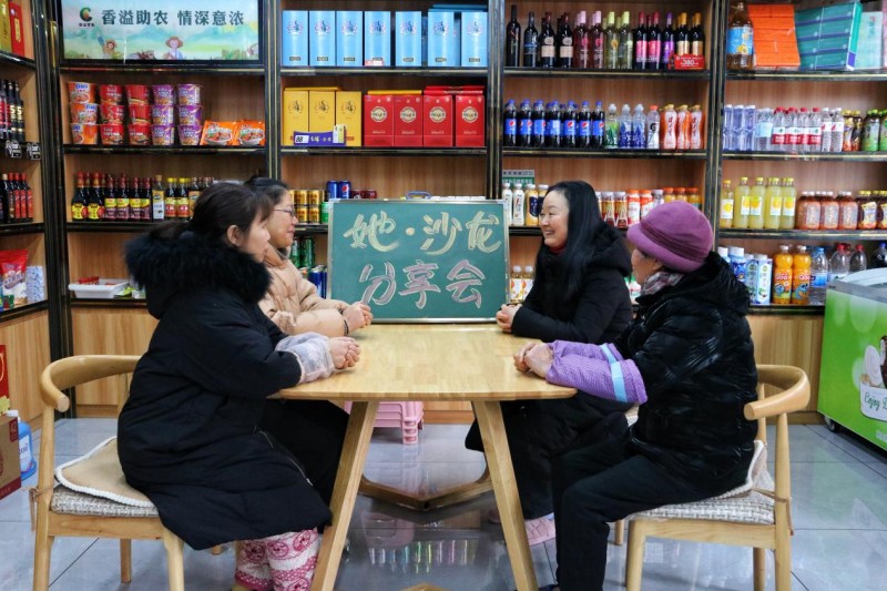 浙江龍游：春風(fēng)送暖  情暖三八  “美”在“每一個(gè)”特別瞬間