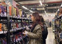 “賣閑置、買二手”成潮流，但監(jiān)管短板亟待補(bǔ)齊 年輕人迷上“二手生活”