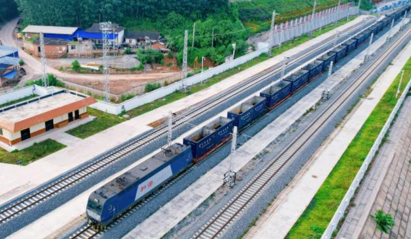 國(guó)際“黃金大通道”作用凸顯 中老鐵路客貨兩旺