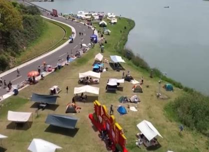 “花式”過(guò)節(jié)“點(diǎn)燃”假日消費(fèi)新亮點(diǎn) 熙熙攘攘之中澎湃著經(jīng)濟(jì)活力