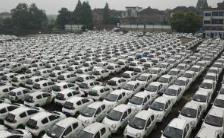 二手車商“出?！背粮。簭娜者M斗金到看天吃飯