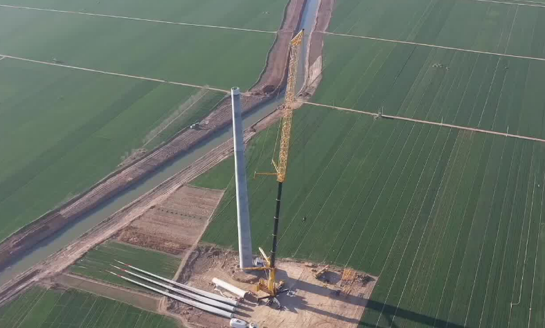 徐工輪式起重機刷新高度和吊重雙紀(jì)錄