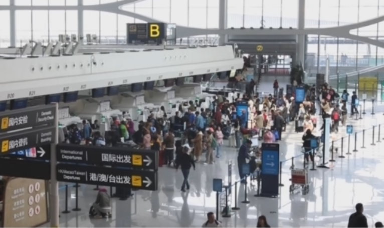 人潮涌動(dòng)、物暢其流——從機(jī)場車站碼頭看流動(dòng)中國生機(jī)活力