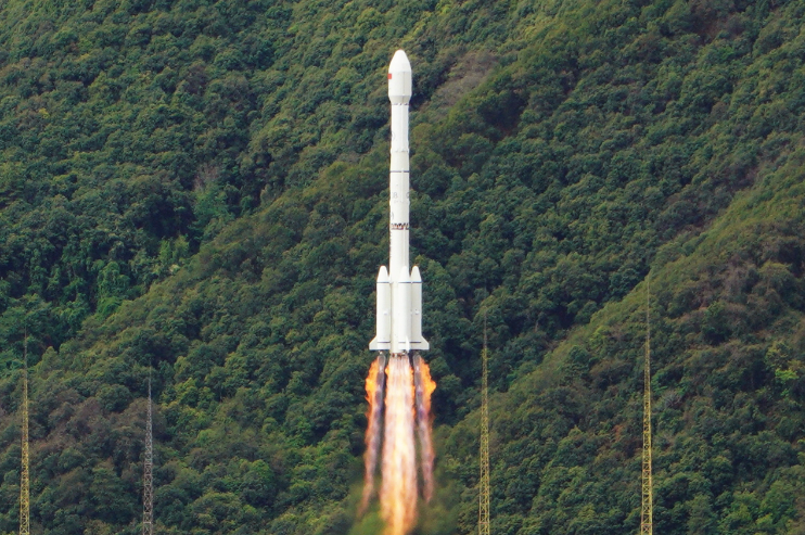 通信南北極！長三乙成功發(fā)射我國首顆中軌寬帶通信衛(wèi)星