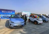 2024年新能源汽車下鄉(xiāng)拉開帷幕，產(chǎn)品、服務(wù)、政策多管齊下