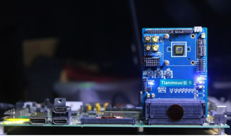 我國科學(xué)家研制出世界首款類腦互補視覺芯片“天眸芯”