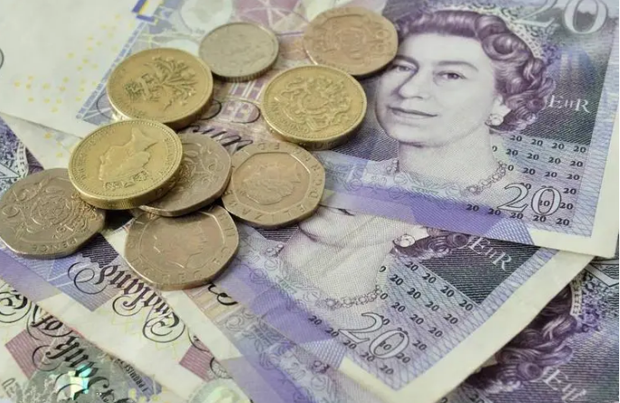 “破產(chǎn)說”折射英國(guó)財(cái)政窘境