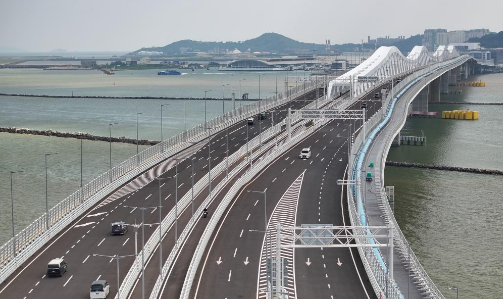 澳門首條雙向八車道跨海大橋——澳門大橋正式通車