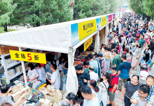 地壇書(shū)市緣何越來(lái)越旺