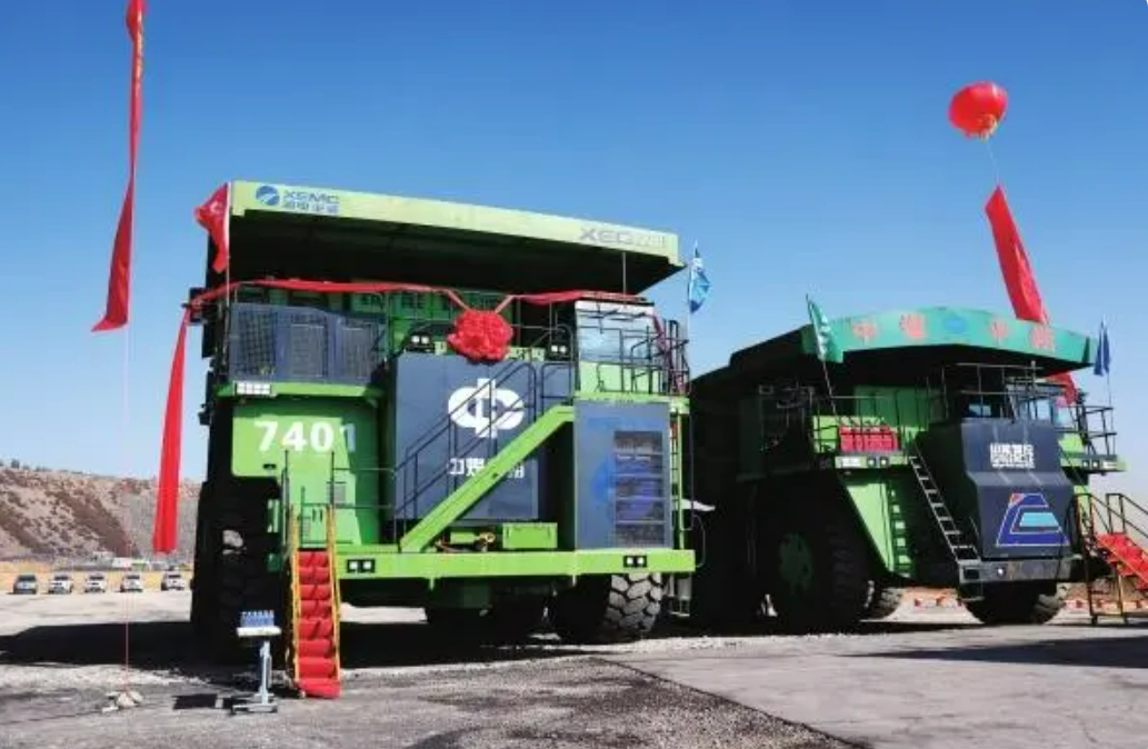 全球首臺(tái)套！湘電集團(tuán)200噸級(jí)純電礦用自卸車成功交付