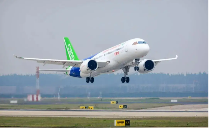 逐夢(mèng)藍(lán)天向未來——國產(chǎn)大飛機(jī)C919點(diǎn)燃發(fā)展“新引擎”