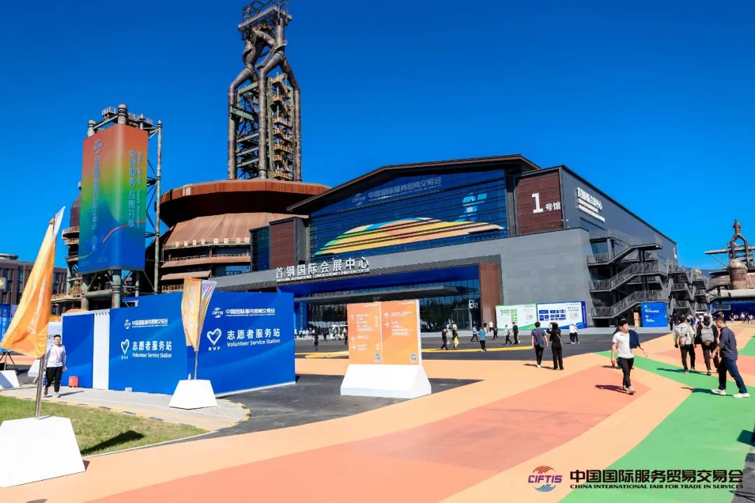 深耕社區(qū)服務(wù) 打造中國名片 我愛我家榮獲服貿(mào)會(huì)兩項(xiàng)大獎(jiǎng)，為行業(yè)首次獲此殊榮