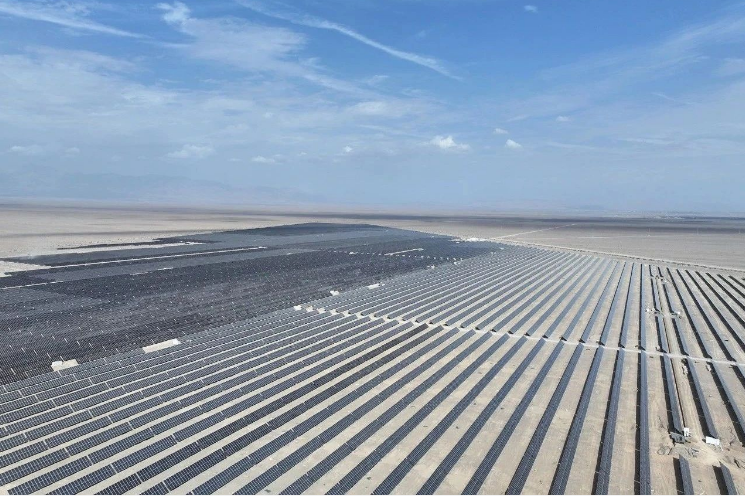 全國(guó)最大“線性菲涅爾”光熱綜合能源示范項(xiàng)目并網(wǎng)發(fā)電