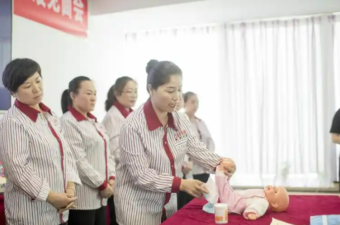 “月嫂”“育兒嫂”服務(wù)有了“新國(guó)標(biāo)”