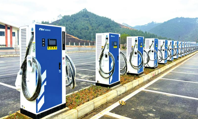 事關(guān)公路充電樁、貨車(chē)司機(jī)服務(wù)等，權(quán)威發(fā)布！