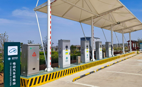 我國(guó)高速公路服務(wù)區(qū)累計(jì)建成充電樁3.3萬(wàn)個(gè)