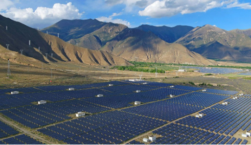 川藏、青藏公路通車70周年 綠色能源點(diǎn)亮高原